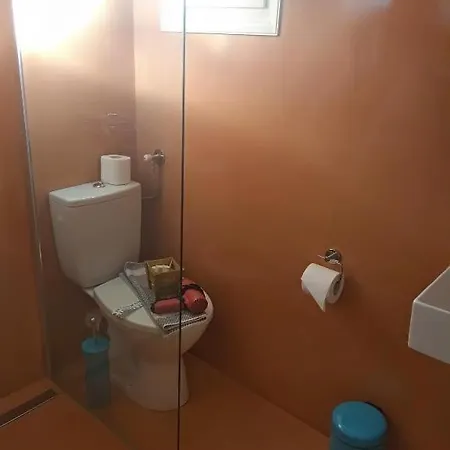 فندق Karavos 2*