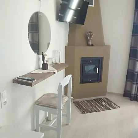 Karavos فندق